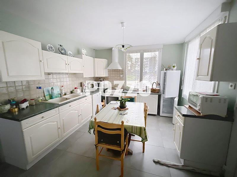 Maison - 90 m² - 5 pièces