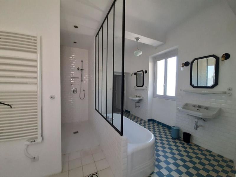 Maison - 252 m² - 7 pièces