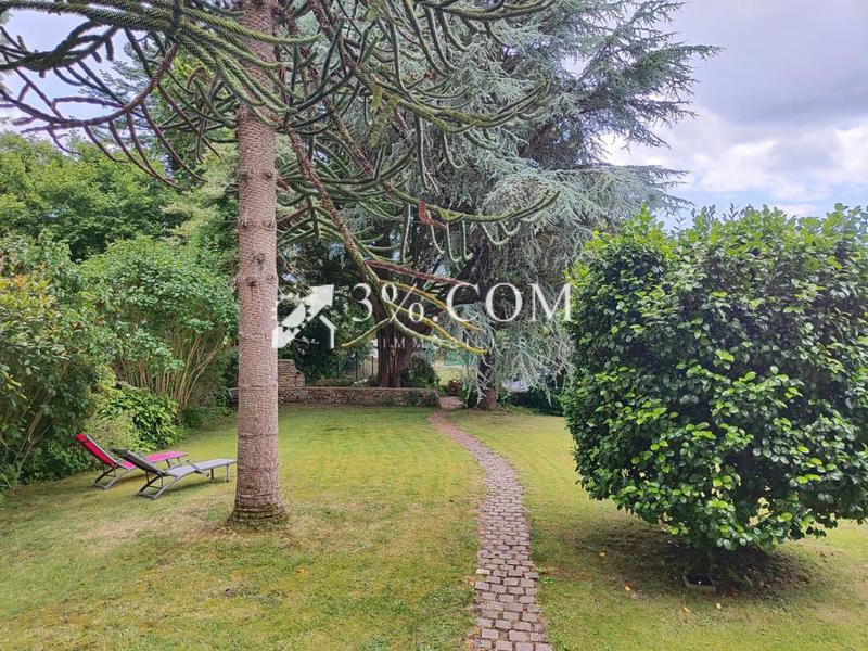 Propriété - 181 m² - 9 pièces