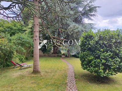 Propriété - 181 m² - 9 pièces