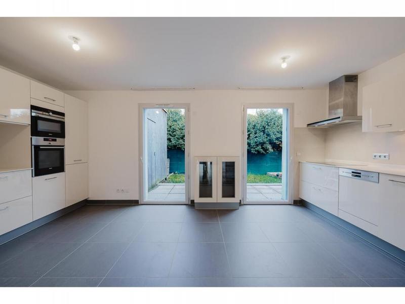 Maison jumelée - 112 m² - 6 pièces