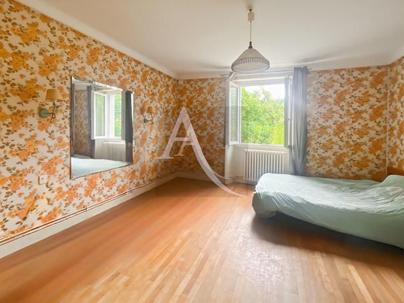 Maison - 140 m² - 8 pièces