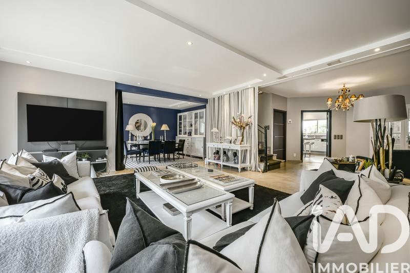 Maison - 273 m² - 8 pièces