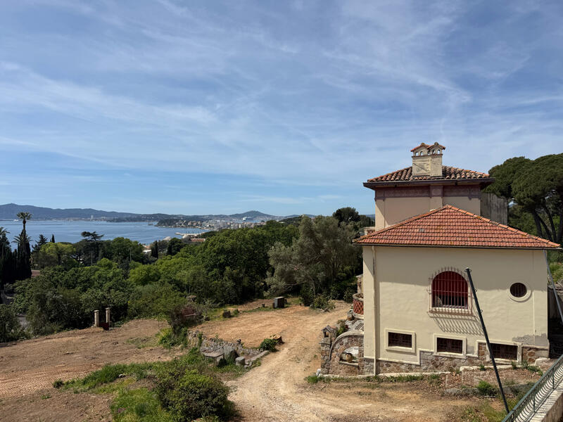 Propriété - 250 m² - 12 pièces