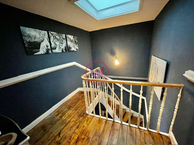 Maison - 207 m² - 9 pièces