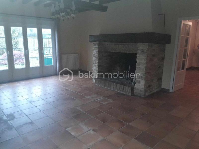 Maison - 650 m² - 6 pièces