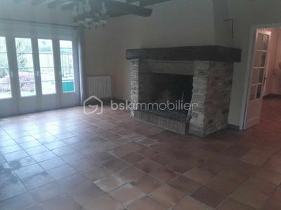 Maison - 650 m² - 6 pièces