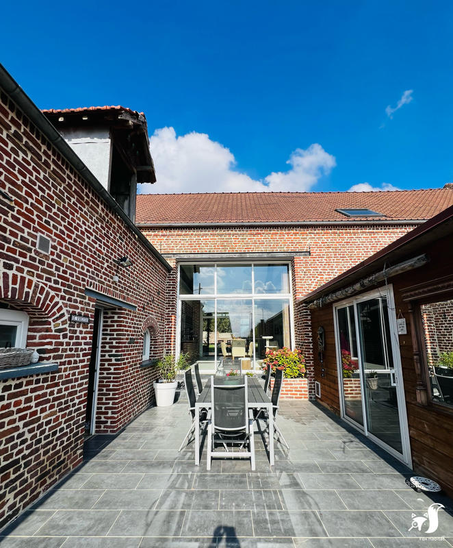 Maison - 250 m² - 9 pièces