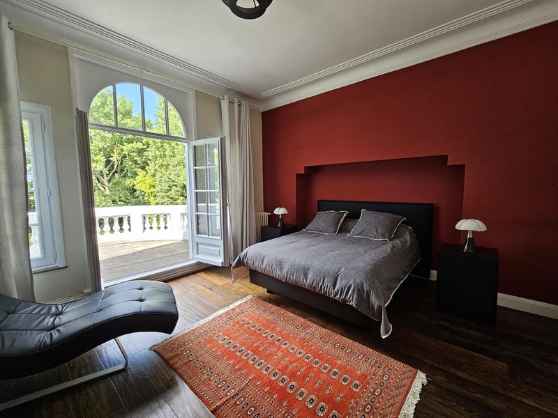 Maison - 297 m² - 8 pièces