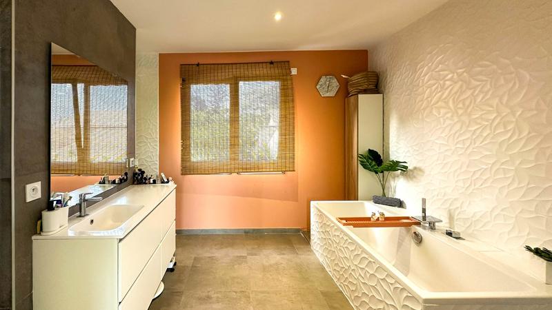 Maison - 98 m² - 4 pièces