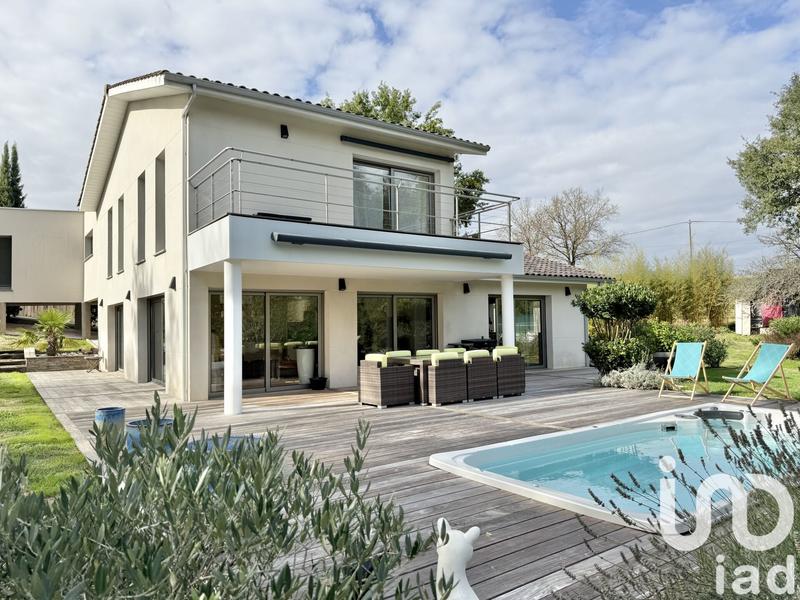 Maison - 210 m² - 7 pièces