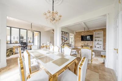 Maison - 1 000 m² - 7 pièces