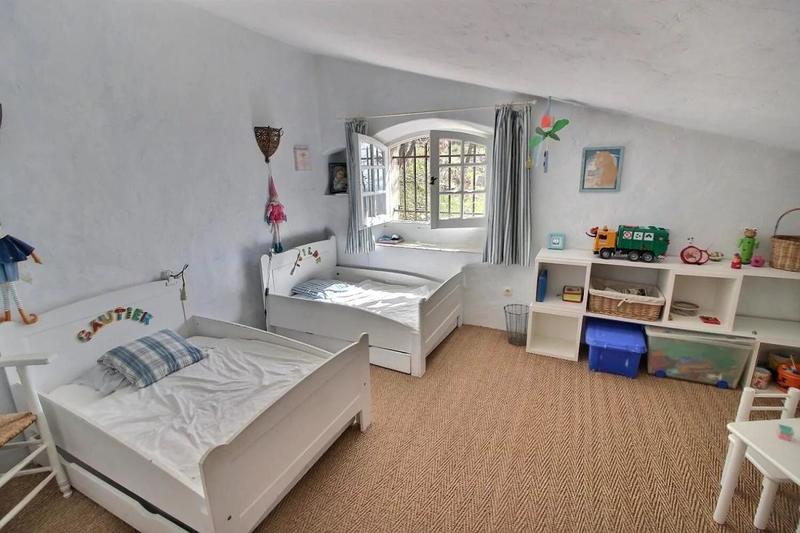 Maison - 240 m² - 7 pièces