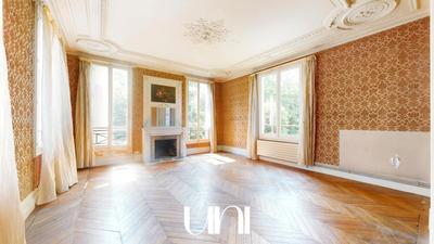 Maison - 427 m² - 14 pièces