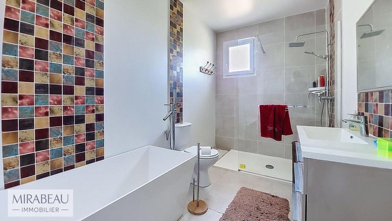 Villa - 180 m² - 8 pièces