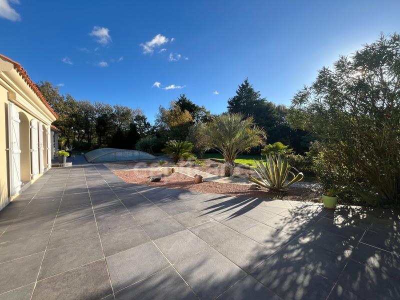 Propriété - 400 m² - 10 pièces