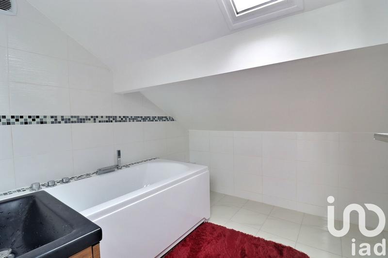 Maison - 96 m² - 5 pièces