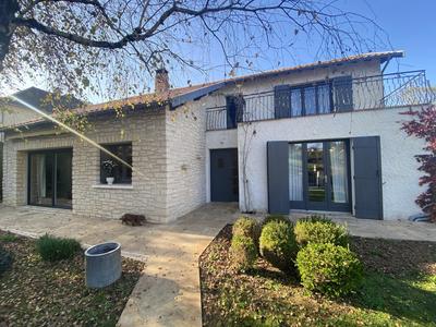 Maison traditionnelle - 168 m² - 6 pièces