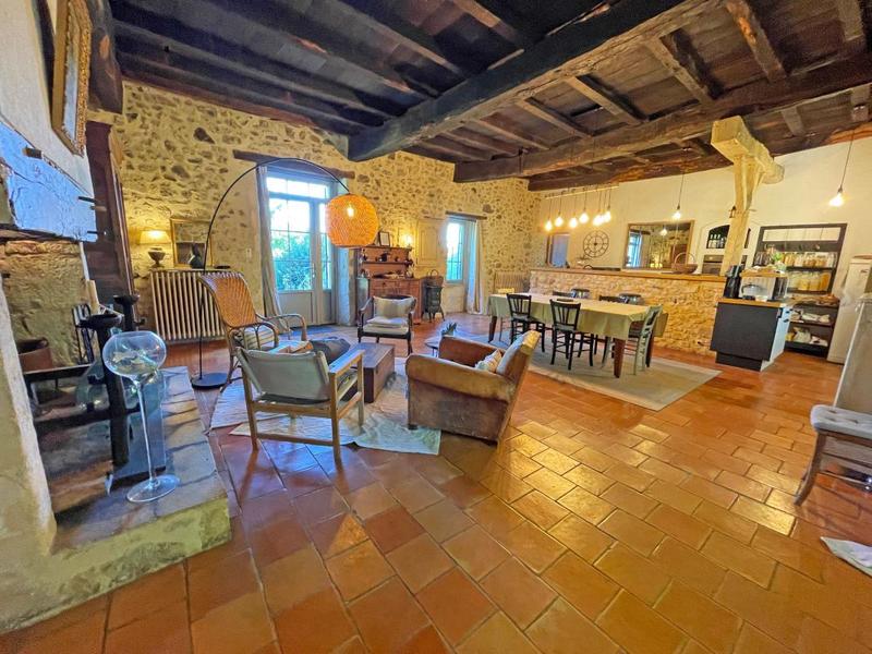 Propriété - 247 m² - 11 pièces