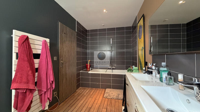 Maison - 181 m² - 7 pièces