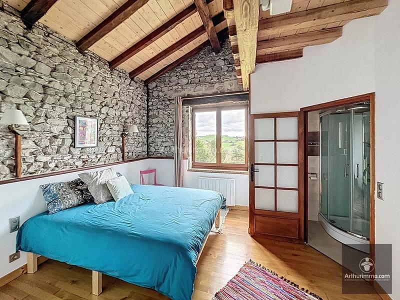 Maison - 340 m² - 8 pièces