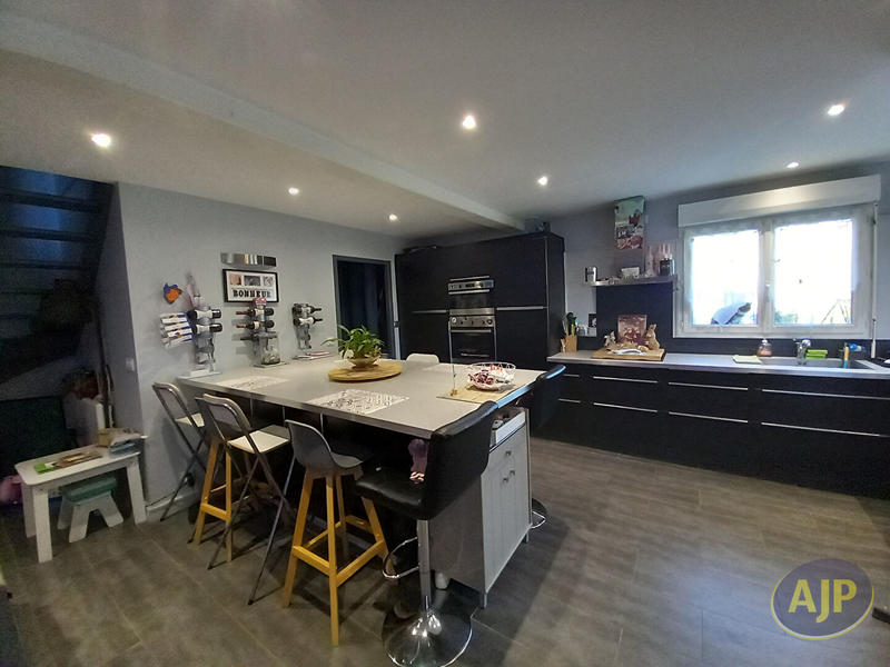 Maison - 94 m² - 5 pièces