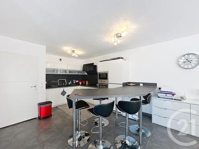 Appartement - 98 m² - 4 pièces