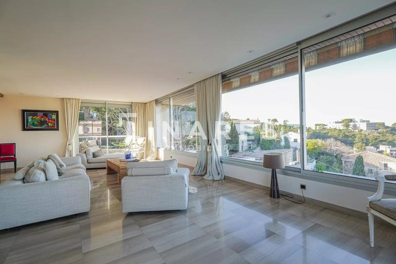 Maison - 313 m² - 9 pièces