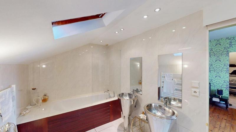 Maison - 208 m² - 6 pièces