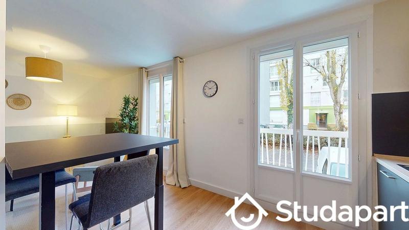 Chambre - 9 m² - 1 pièce