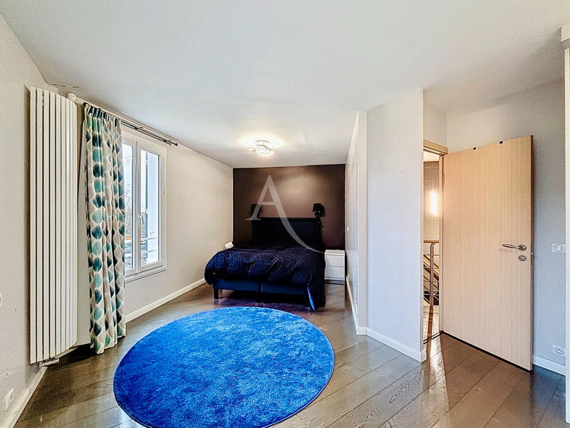 Maison - 214 m² - 6 pièces