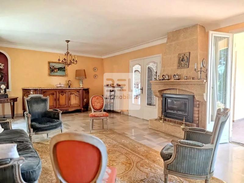 Villa - 228 m² - 10 pièces