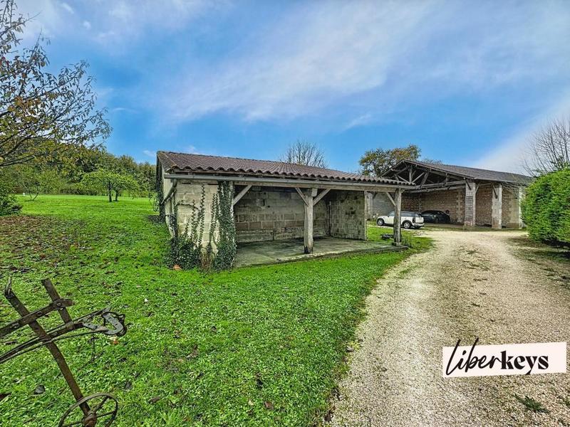 Propriété - 212 m² - 9 pièces