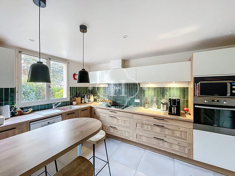 Maison - 191 m² - 8 pièces