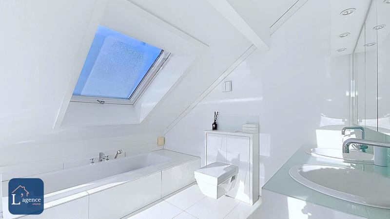 Maison contemporaine - 257 m² - 7 pièces