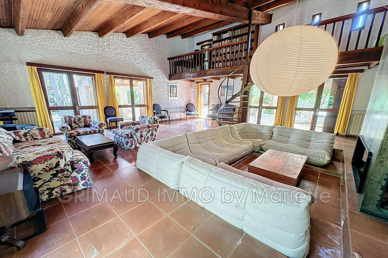 Maison - 205 m² - 10 pièces