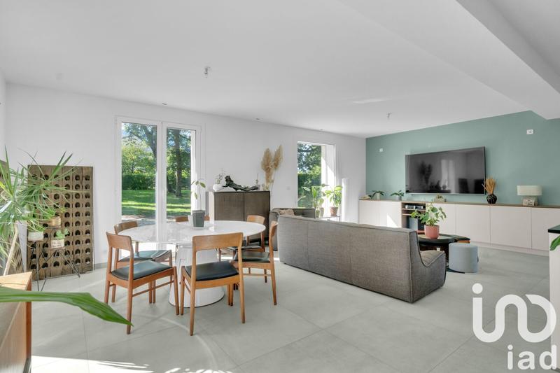 Maison - 285 m² - 9 pièces