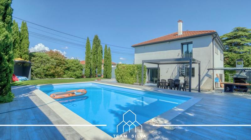 Maison - 160 m² - 6 pièces