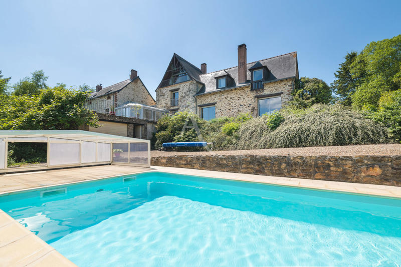 Maison - 400 m² - 18 pièces