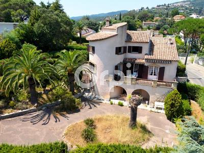 Villa - 205 m² - 6 pièces