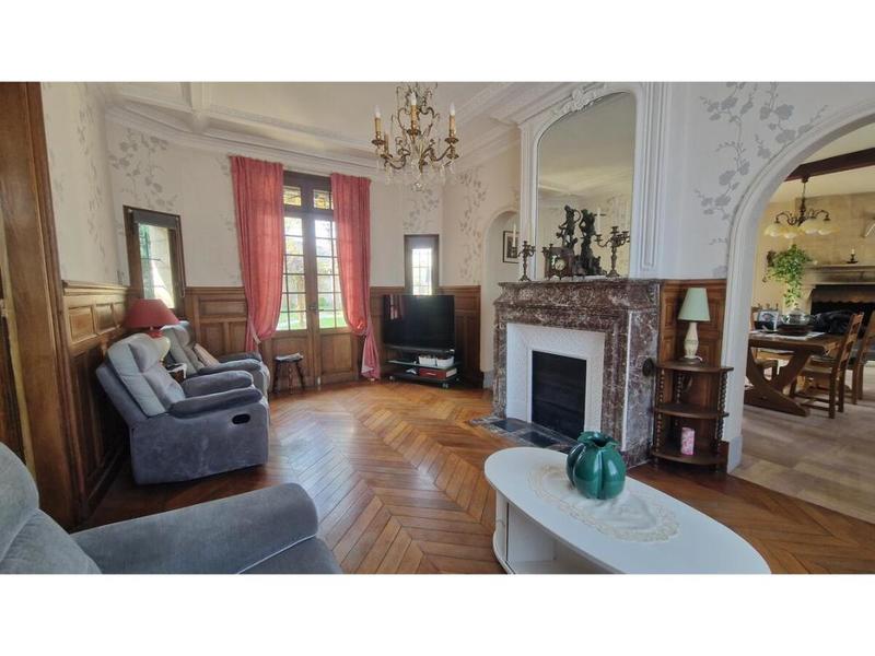 Maison - 268 m² - 10 pièces