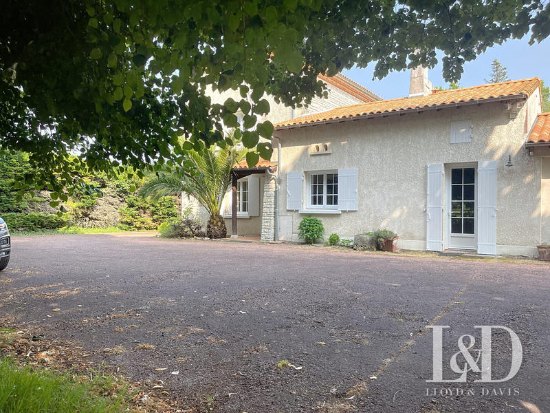 Maison - 278 m² - 9 pièces