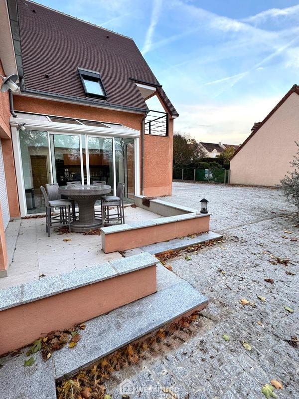 Maison - 200 m² - 7 pièces