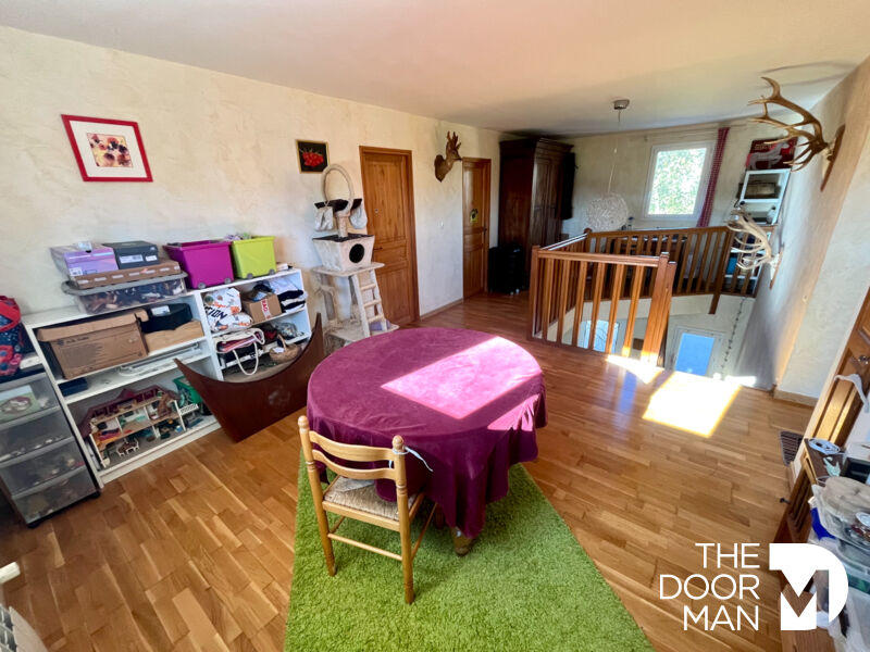 Maison - 171 m² - 7 pièces