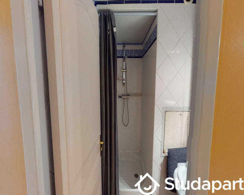 Chambre - 100 m² - 1 pièce