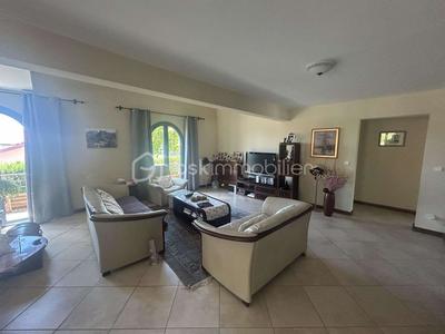 Maison - 210 m² - 5 pièces