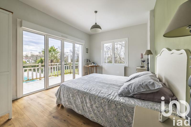 Maison - 228 m² - 8 pièces