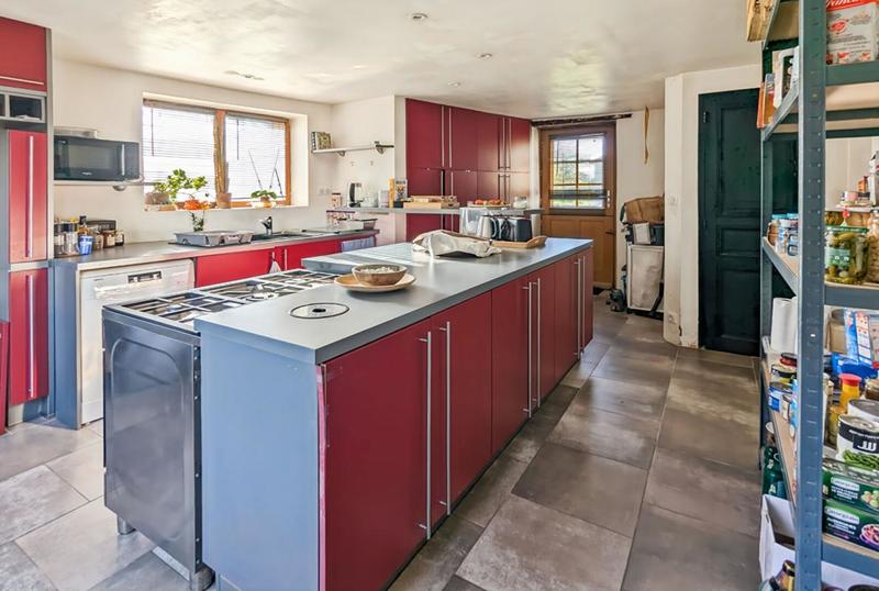 Maison - 144 m² - 9 pièces