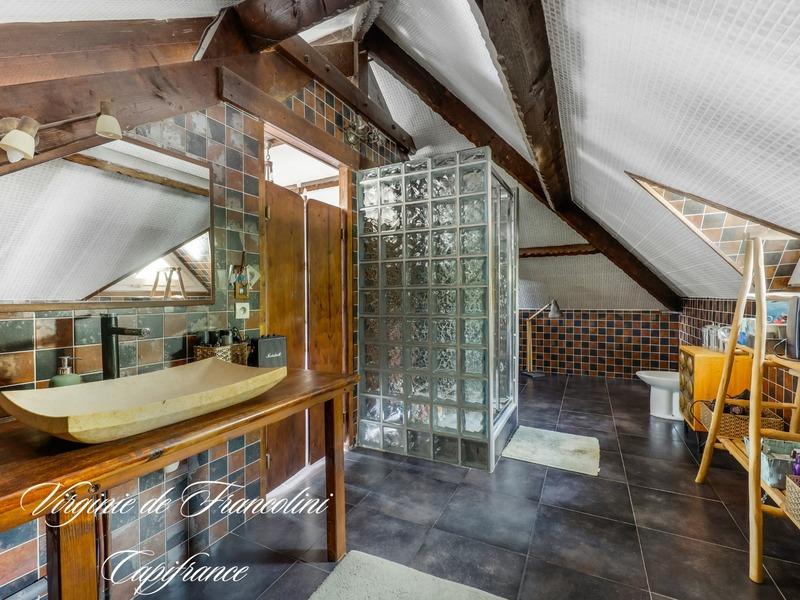 Maison - 251 m² - 8 pièces