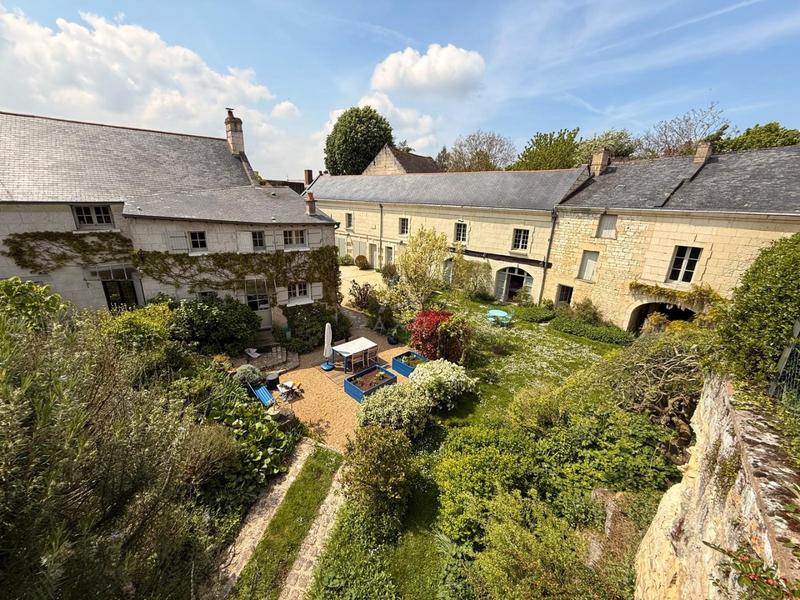 Maison - 310 m² - 12 pièces